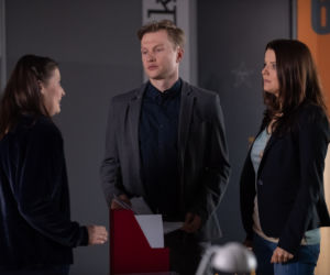 Na Wspólnej, odcinek 2731. Kama (Wiktoria Kulaszewska), Igor (Kuba Wesołowski) i Marta (Joanna Jabłczyńska)