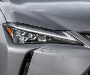 Lexus UX 250h E-Four Omotenashi