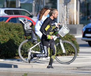 Dziecko Glinki usnęło na rowerze 