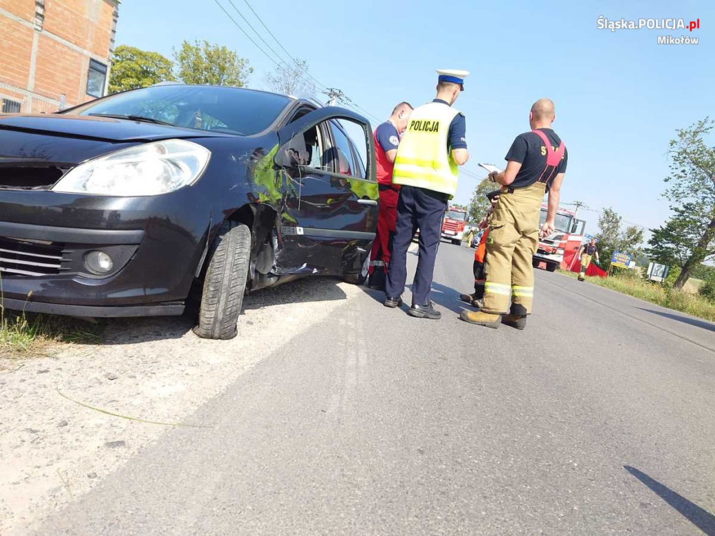 Koszmarny wypadek motocyklisty. Wyprzedzał na skrzyżowaniu