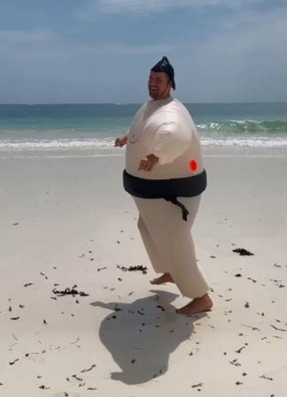 Anna Mucha galopuje na jednorożcu. Tak się zabawia z ukochanym na rajskiej plaży