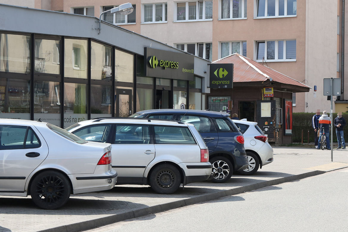 Przebrał się za policjanta i terroryzował okolicę