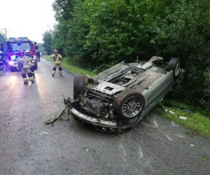 Podkarpackie. BMW wypadło z drogi [ZDJĘCIA]