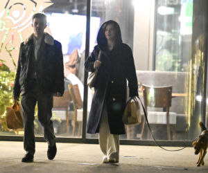 Monika Richardson z dzieckiem i pieskiem