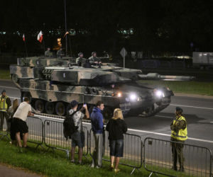 Nocna próba defilady wojskowej w Warszawie