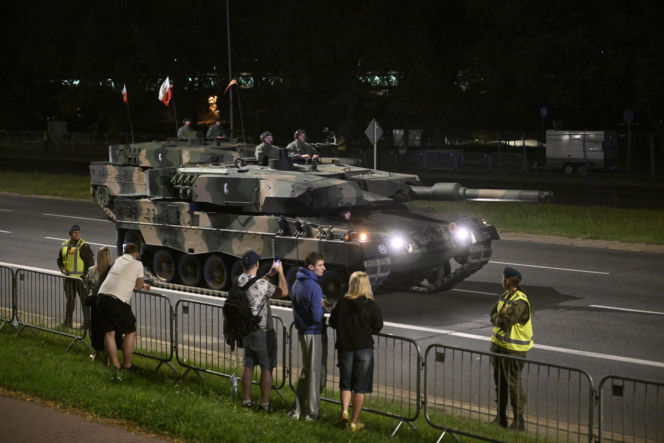 Nocna próba defilady wojskowej w Warszawie