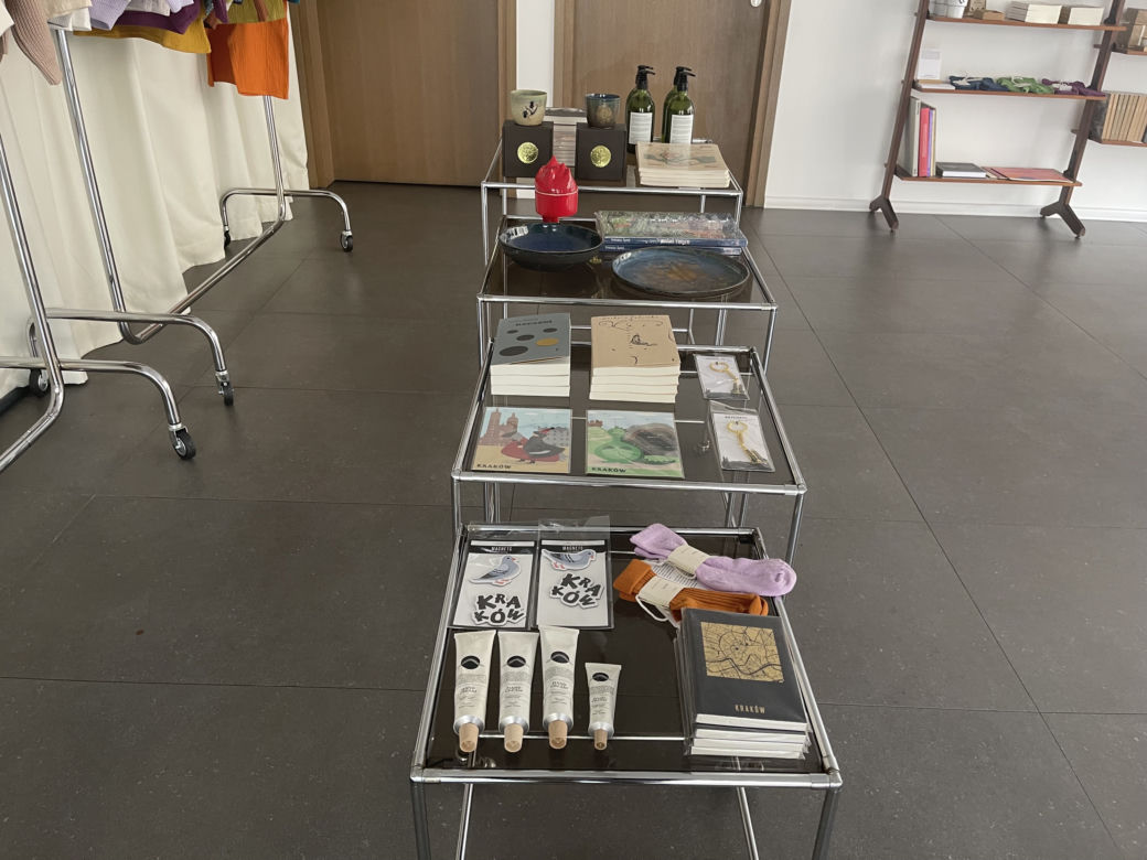 Absurdalne ceny w sklepie miejskim Kraków Story? Sprawdziliśmy, jak jest naprawdę