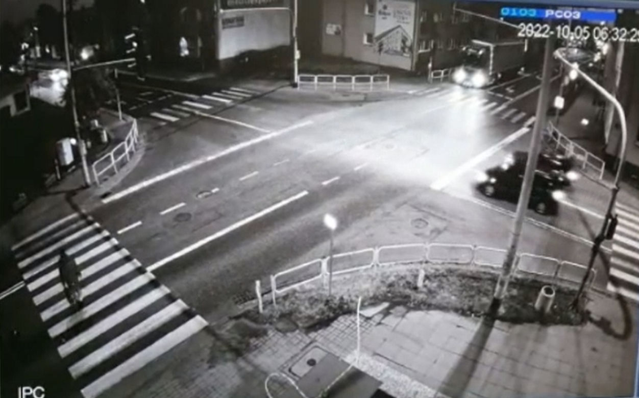 Fatalny wypadek na przejściu w Makowie Mazowieckim! Kierowca opla nie widział pieszego? 