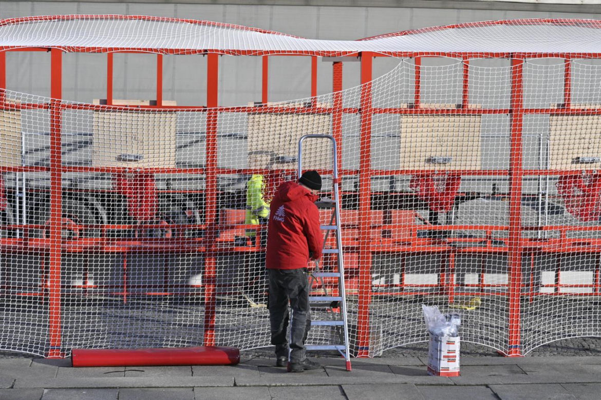 Dziwny obiekt w centrum Warszawy. Co tu powstaje? Stolica już stroi się na Boże Narodzenie!