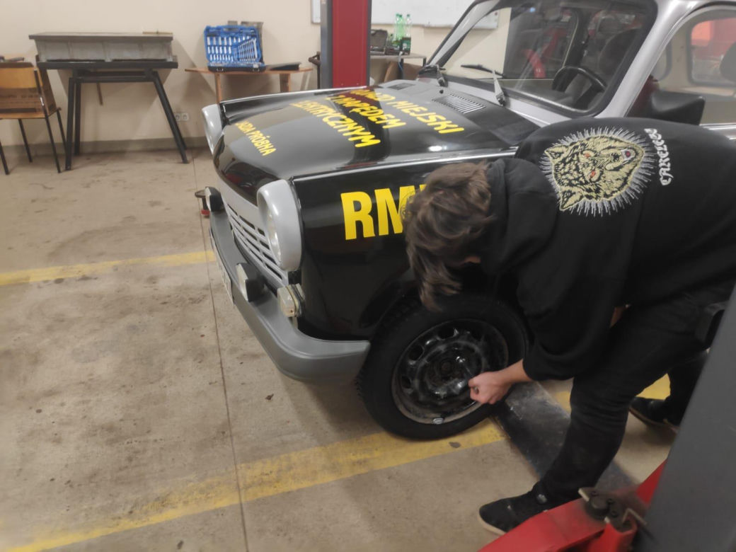 To pierwszy „elektryk” na Warmii i Mazurach. Na UWM powstaje e-trabant. Auto kosztowało 600 zł