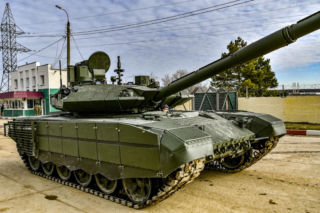 T-90M Proryw z nową tarczą. Rosja wzmacnia ochronę przed dronami i walkę elektroniczną