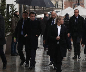 Emmanuel Macron i jego żona zaliczyli wizerunkową wpadkę. Wyglądają jak turyści
