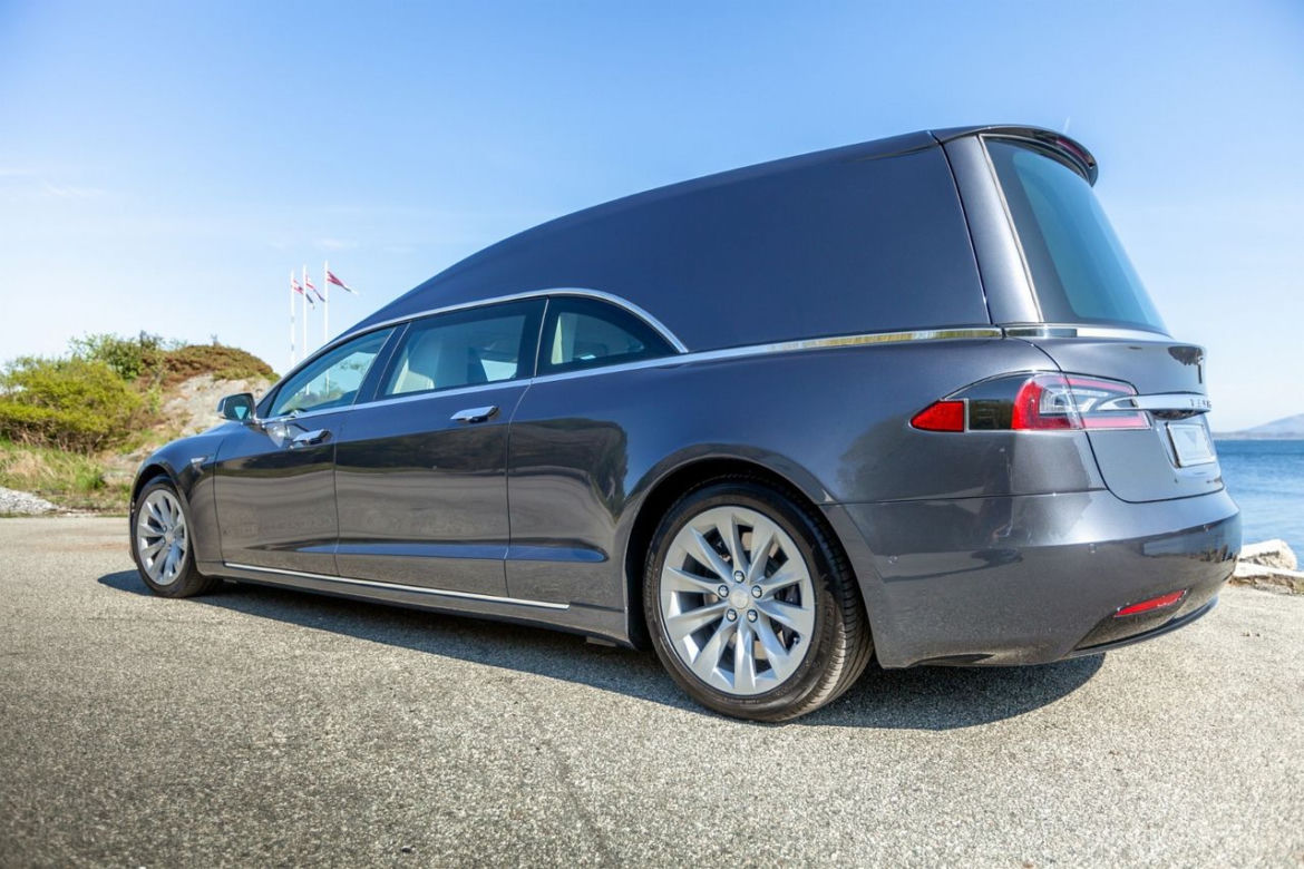 Tesla Model S Karawan