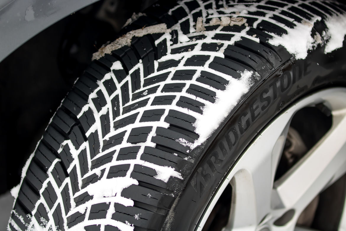 Opona całoroczna Bridgestone Weather Control A005