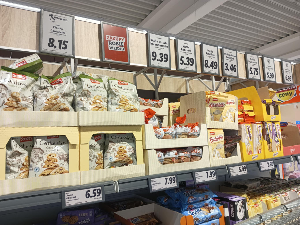 Porównaliśmy ceny w polskim i niemieckim markecie. Gdzie zarobimy tańsze zakupy na Wielkanoc? 