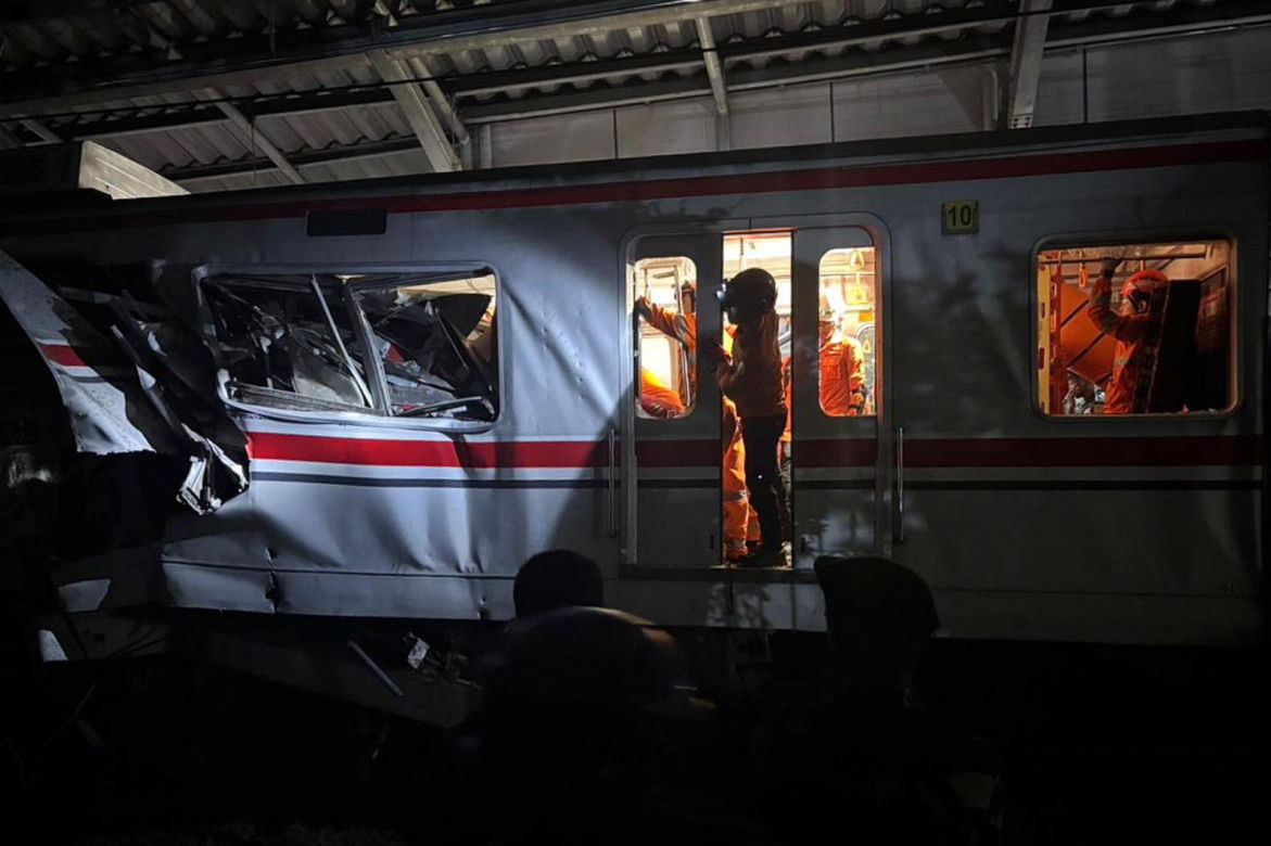 Indonezja/ Do 14 wzrosła liczba ofiar śmiertelnych kolizji pociągów, 84 osoby ranne