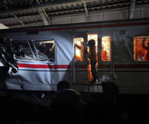 Indonezja/ Do 14 wzrosła liczba ofiar śmiertelnych kolizji pociągów, 84 osoby ranne