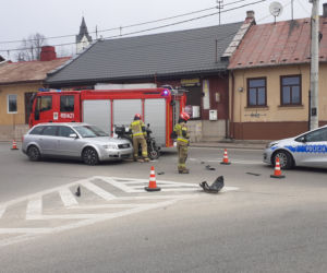 Zderzenie auta osobowego ze skuterem u zbiegu Targowej z Iłżecką