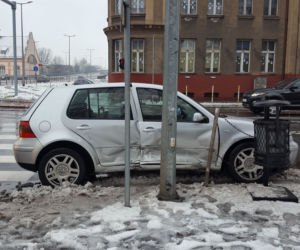 Posypał śnieg, posypały się kolizje w Lesznie 