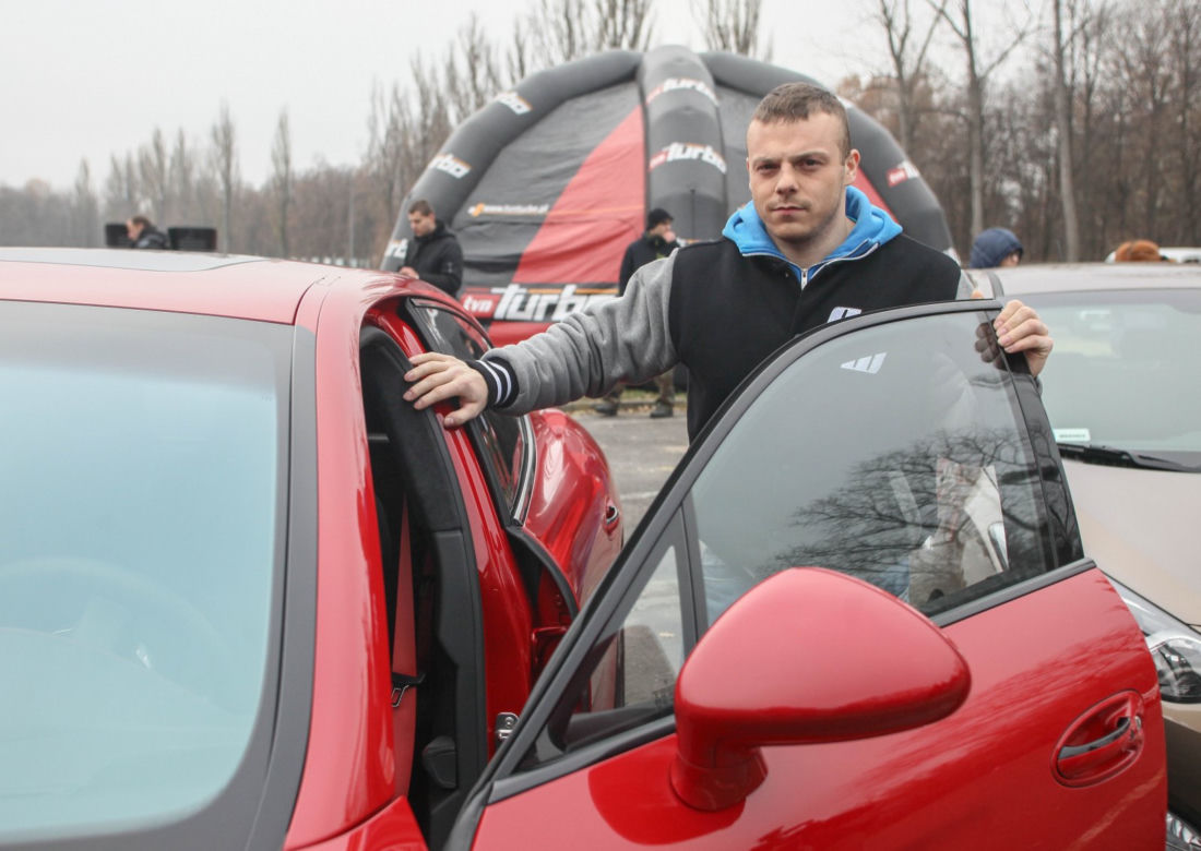 Adrian Zieliński w Porsche Panamera GTS