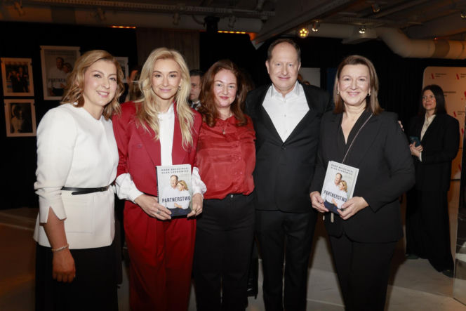 Wyklepane Rozenek-Majdan i Wojciechowska prężą się na ściance. Nie wyglądają na swoje lata!