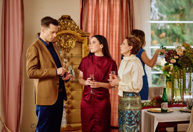 Na Wspólnej, odcinek 4174: Prowokacja Kaliny w dniu ślubu kończy się dramatycznym upadkiem ze schodów - ZDJĘCIA