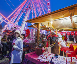 Tłumy na świątecznym Jarmarku Warszawskim. Zapytaliśmy ludzi, co o nim myślą