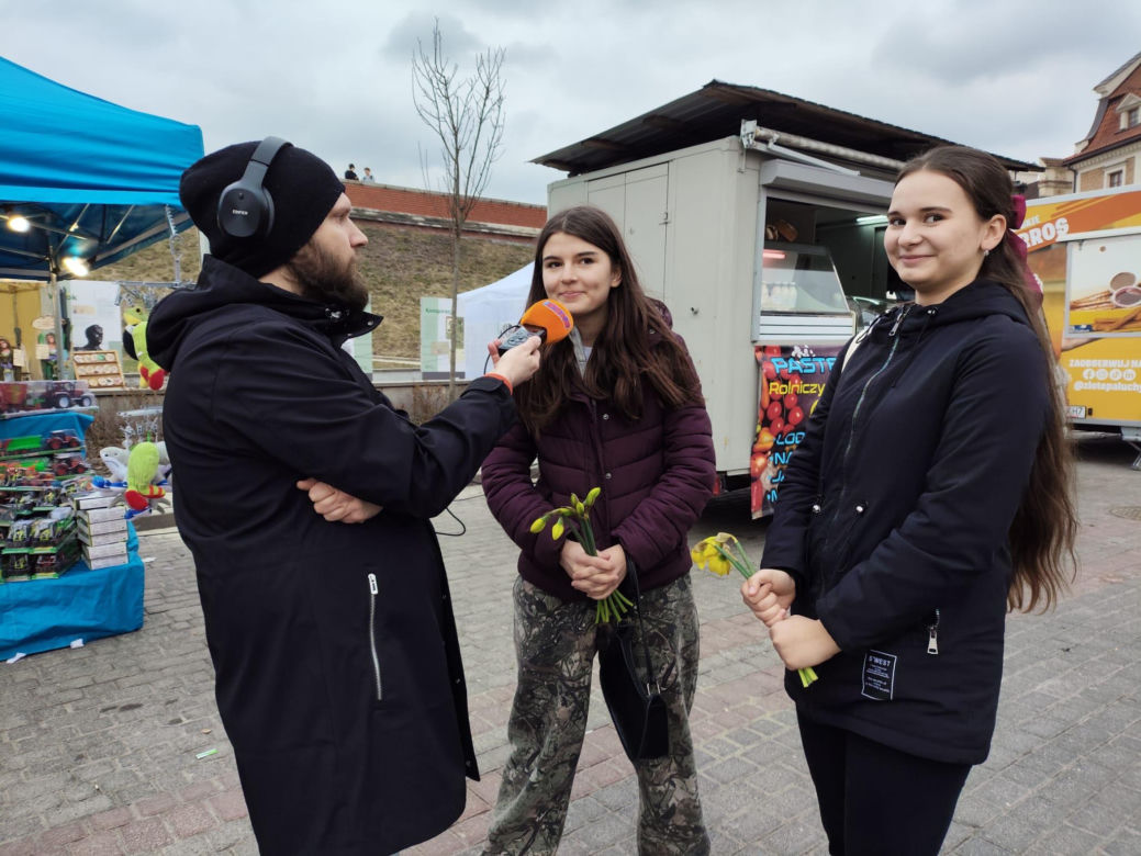 ESKA Lublin rozdawała żonkile na wiosnę