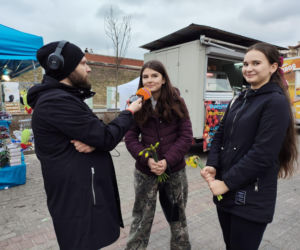 ESKA Lublin rozdawała żonkile na wiosnę