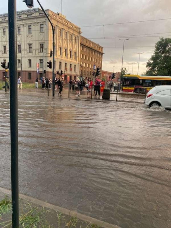  Łódź zalana po ulewie. Ulicami popłynęły strumienie wody [ZDJĘCIA]