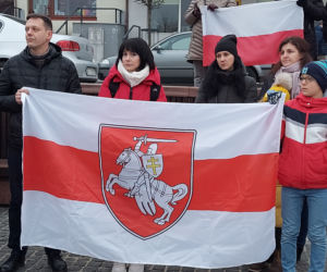 Starachowice solidarne z Ukrainą. Wiec poparcia na Rynku
