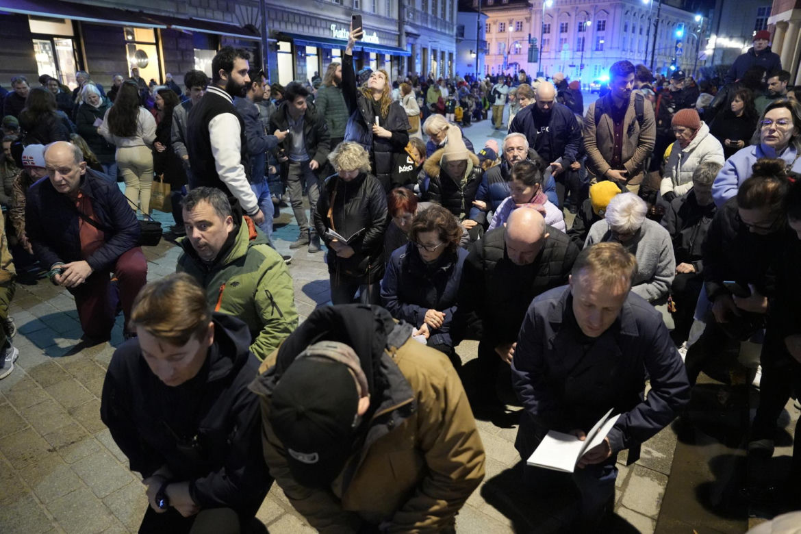Tłumy wiernych przeszły przez stolicę. Centralną Drogę Krzyżową poprowadził kardynał Nycz