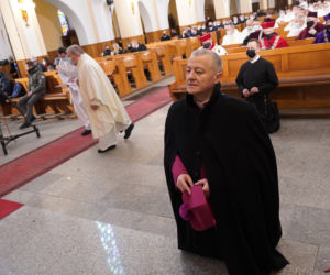 Nowy biskup zdradził, o czym myślał w czasie święceń. WZRUSZAJĄCY wpis