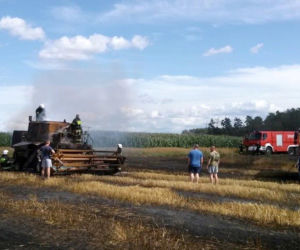 Bolesty. Żniwa w pełni, a kombajn stanął w ogniu! Dramat rolników z podlaskiego