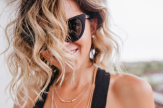 Nałóż na swoje włosy dwa razy w tygodniu, a będą jaśniejsze o kilka tonów. Blond refleksy bez chemicznych kosmetyków. Jak rozjaśnić włosy bez farbowania?