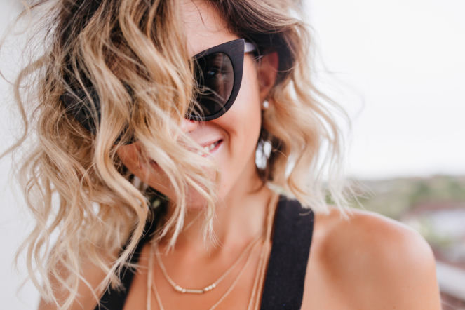 Nałóż na swoje włosy dwa razy w tygodniu, a będą jaśniejsze o kilka tonów. Blond refleksy bez chemicznych kosmetyków. Jak rozjaśnić włosy bez farbowania?