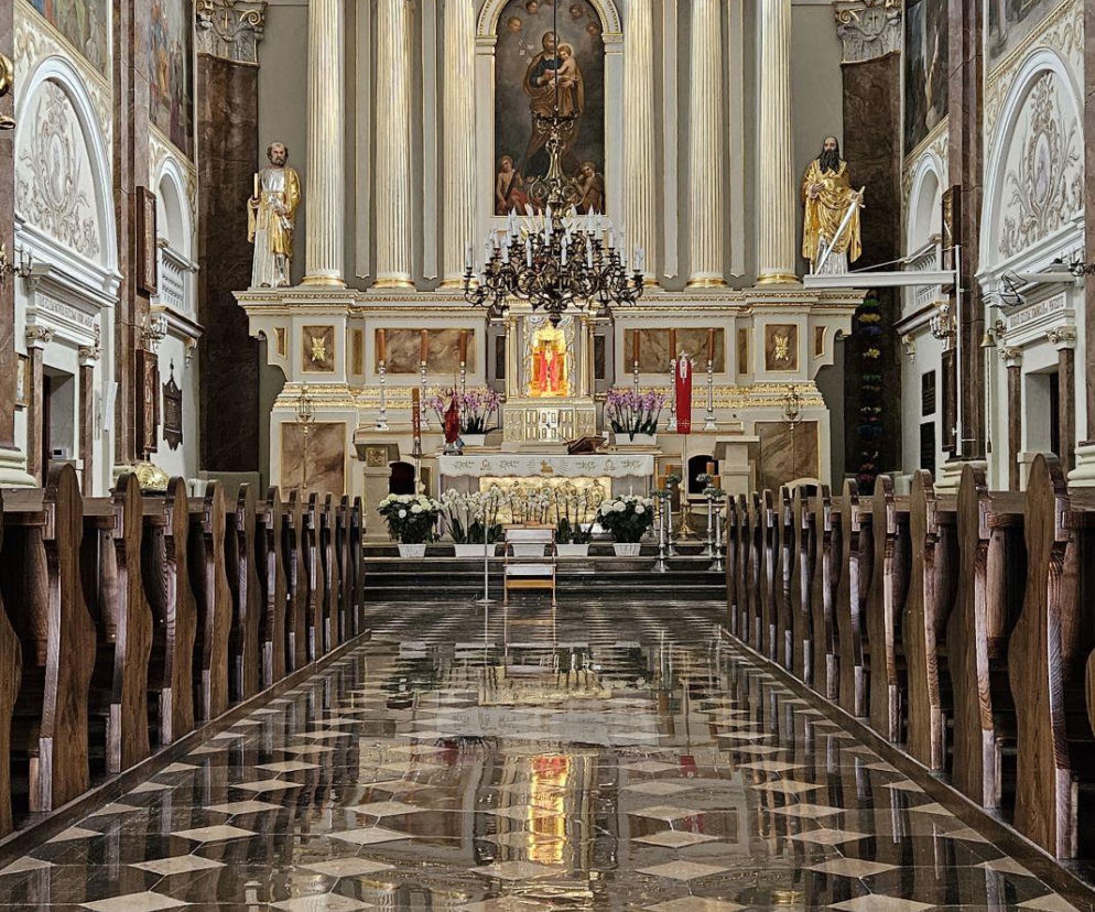 Wnętrzne kościoła w Starej Błotnicy