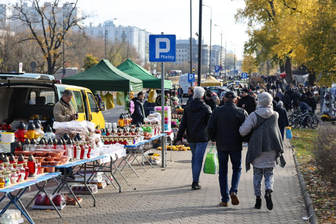 Cmentarze w Polsce 1 listopada