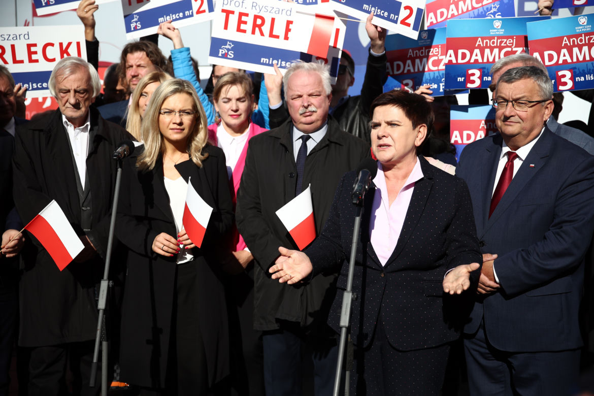 Elżbieta Witek i Beata Szydło. Polacy wskazali, która nadaje się na prezydenta 