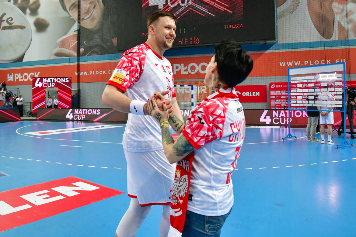 Agnieszka Chylińska na meczu piłkarzy ręcznych