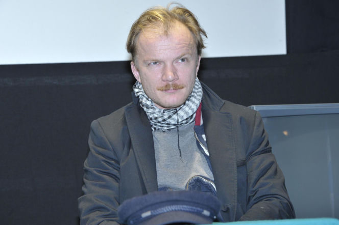 Tak zaczynał Eryk Lubos. Od dresiarza w Kiepskich do jednego z największych twardzieli polskiego kina