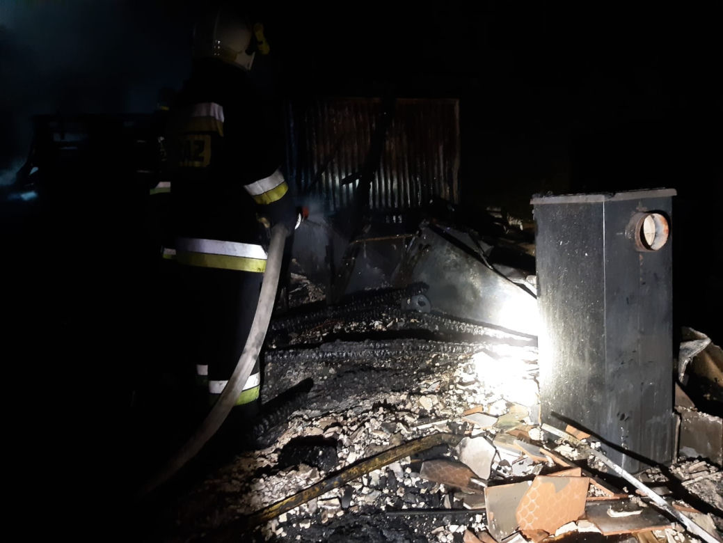 Samociążek. Pożar w środku nocy! Domek letniskowy płonął jak pochodnia