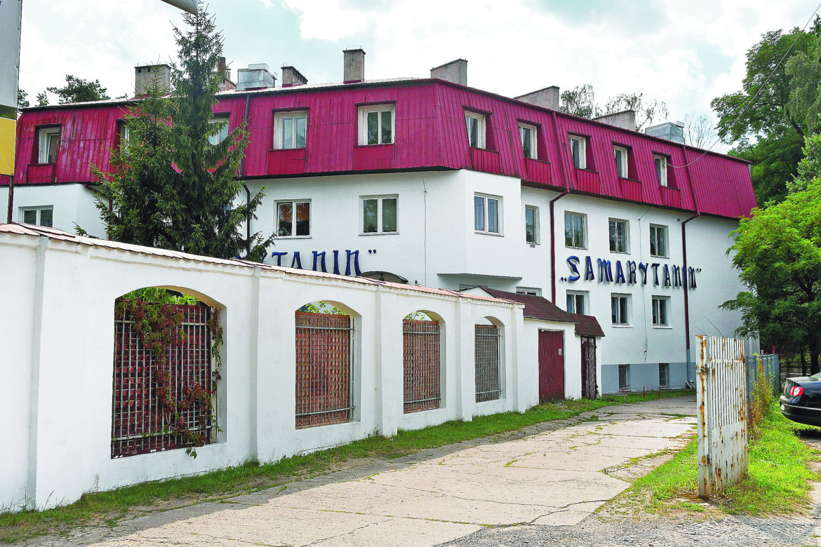 Ten ksiądz nie ma prawa udzielać Komunii