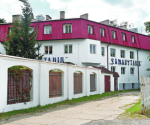 Ten ksiądz nie ma prawa udzielać Komunii