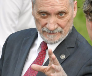Macierewicz czyta o gejach nazistach