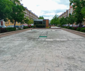 Pusta fontanna w Alei Fontann