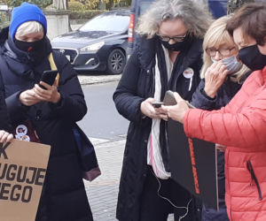 Marta Lempart, Dominika Kasprowicz i posłanka Monika Falej w Iławie