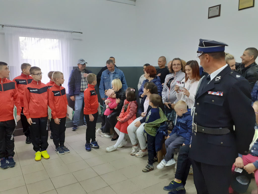 Ślubowanie Młodzieżowej Drużyny Pożarniczej OSP Dąbrówka Stany i 104-lecie jednostki