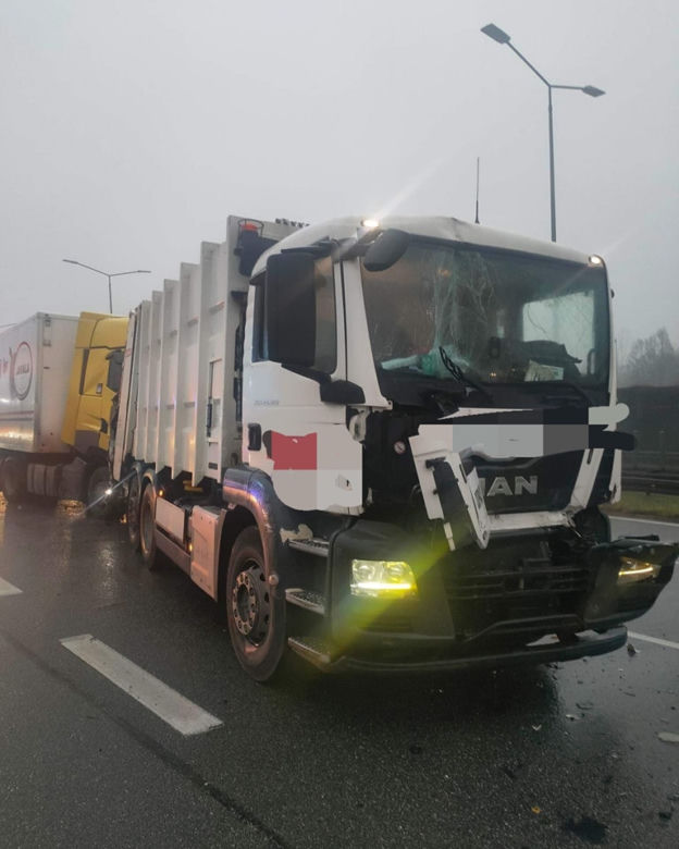 Horror na obwodnicy Krakowa! Gigantyczne utrudnienia po zderzeniu siedmiu samochodów