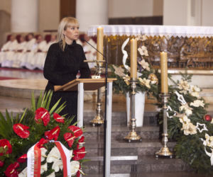 Elzbieta Bienkowska na pogrzebie Wojciecha Kilara (2)